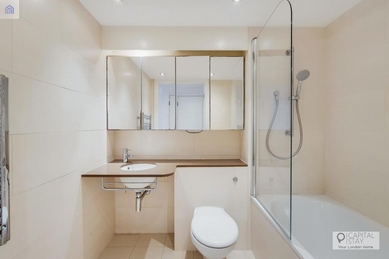 Fully Serviced Two Bed Apartment By Excel & O2 Лондон Екстериор снимка