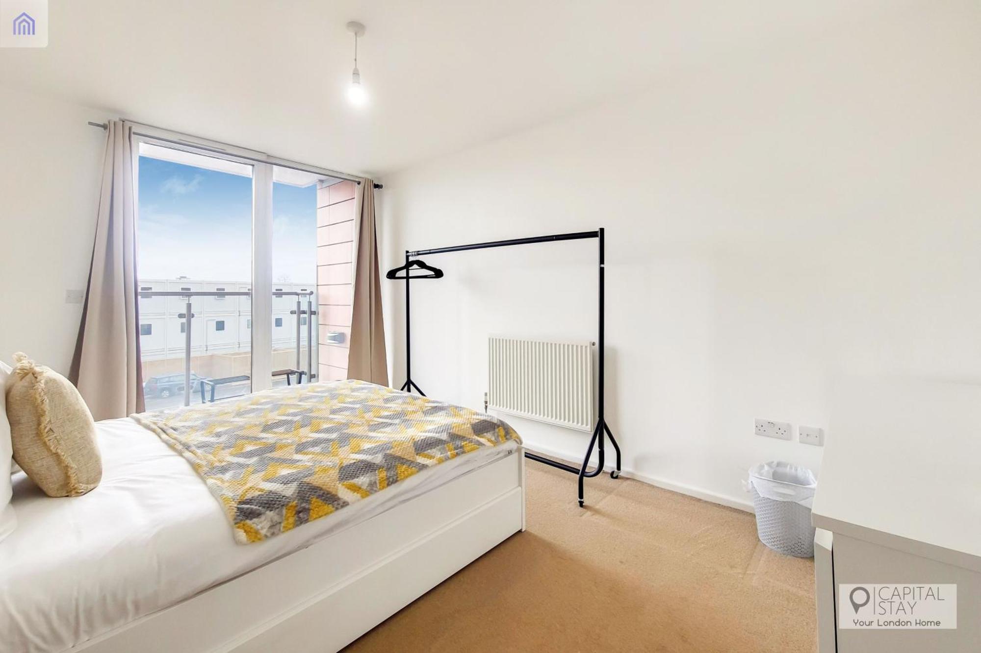 Fully Serviced Two Bed Apartment By Excel & O2 Лондон Екстериор снимка